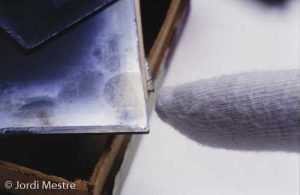 Fingerprint fat prevents silver mirroring Fingerprint fat prevents silver mirroring
