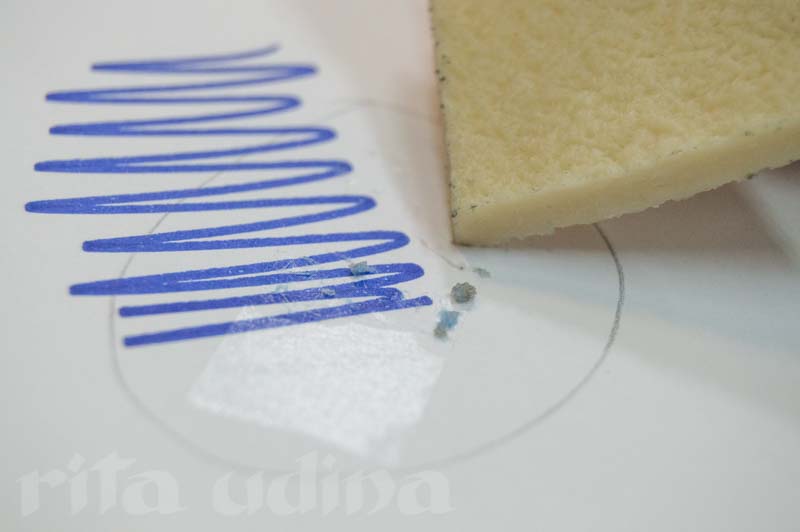 Once the paper backing is removed, the adhesive is removed with crepé rubber, avoiding the use of solvents