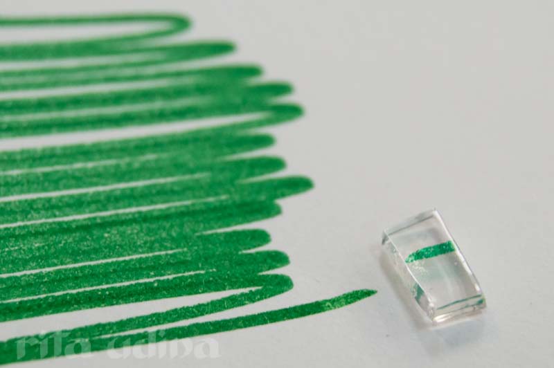 Nanorestore Gel Max dry, retiene parte de la tinta, con efecto poco visible en la obra, y se puede utilizar como toma de muestra.