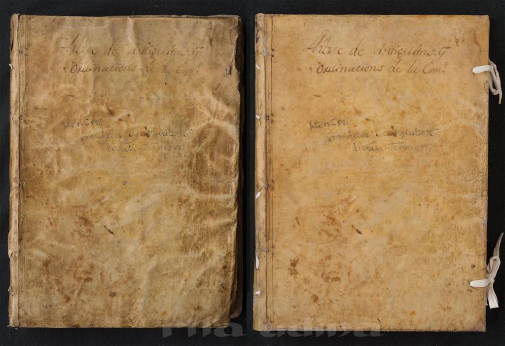 Llibre amb cobertes de pergamí reutilitzades abans i després de la restauració